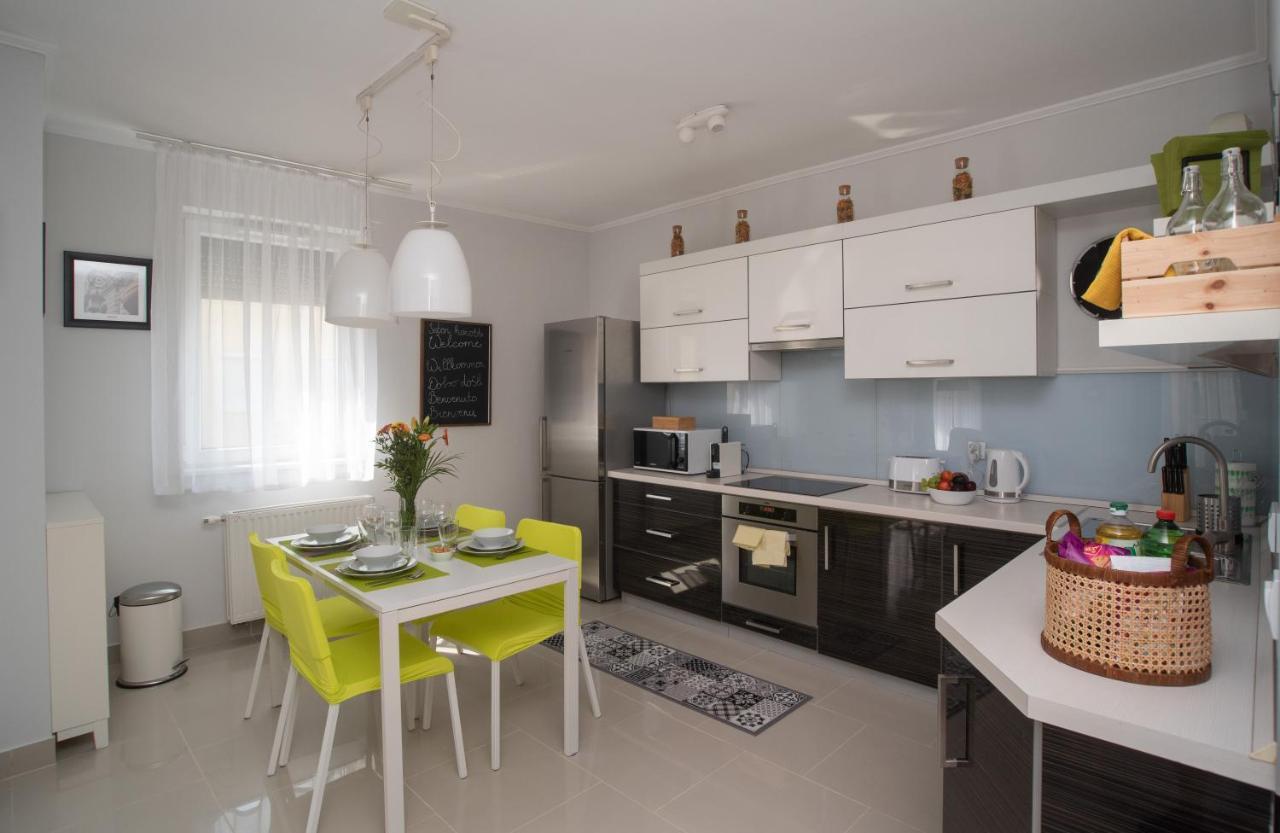 Sunny Home Near Bud With 2Br, Ac And Free Parking Vecses Luaran gambar