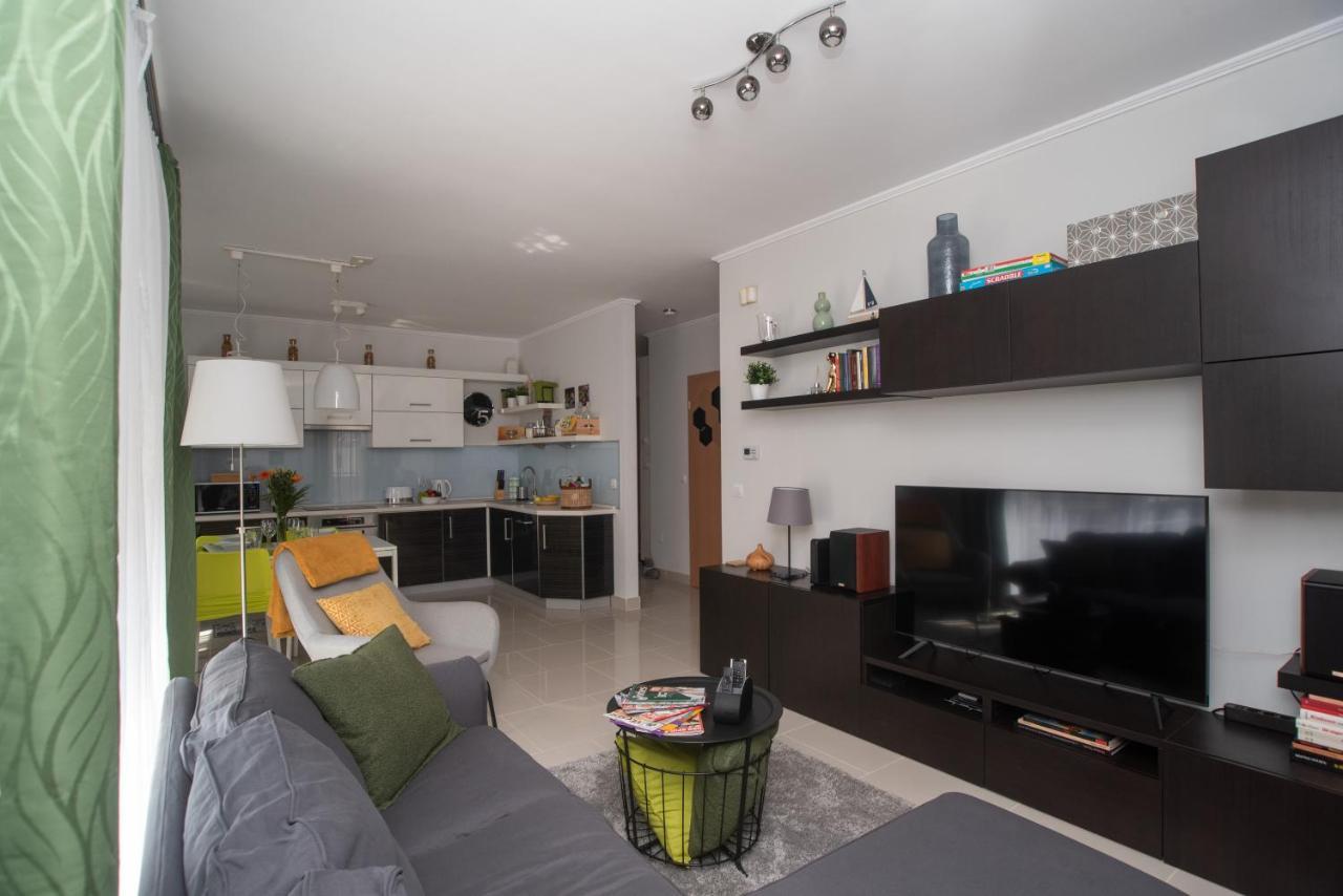 Sunny Home Near Bud With 2Br, Ac And Free Parking Vecses Luaran gambar