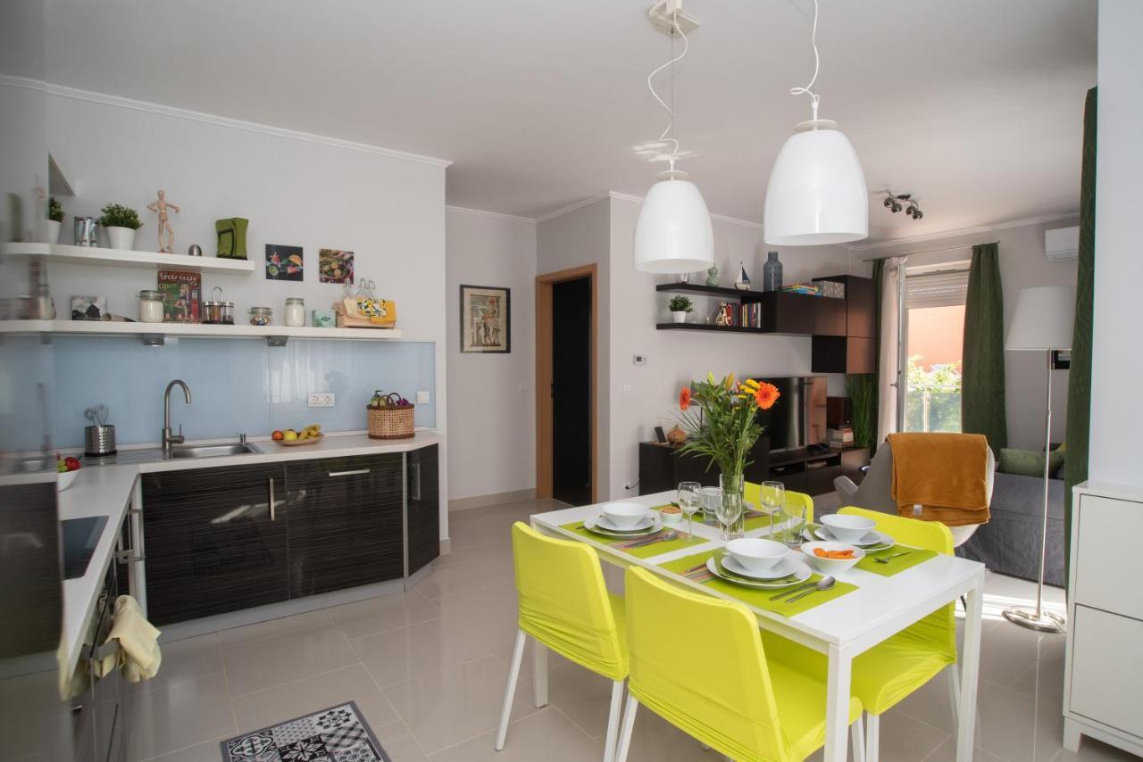 Sunny Home Near Bud With 2Br, Ac And Free Parking Vecses Luaran gambar