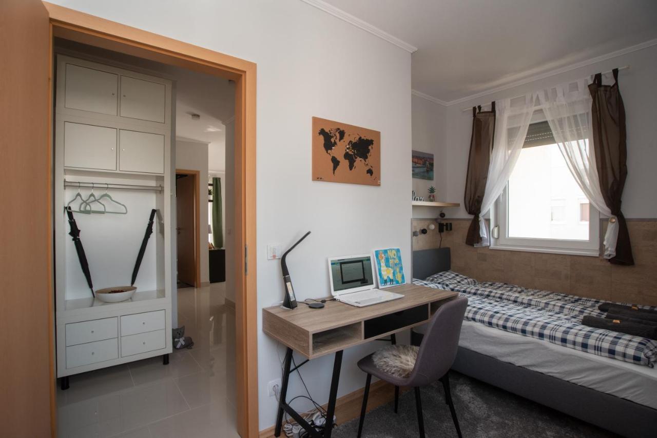 Sunny Home Near Bud With 2Br, Ac And Free Parking Vecses Luaran gambar