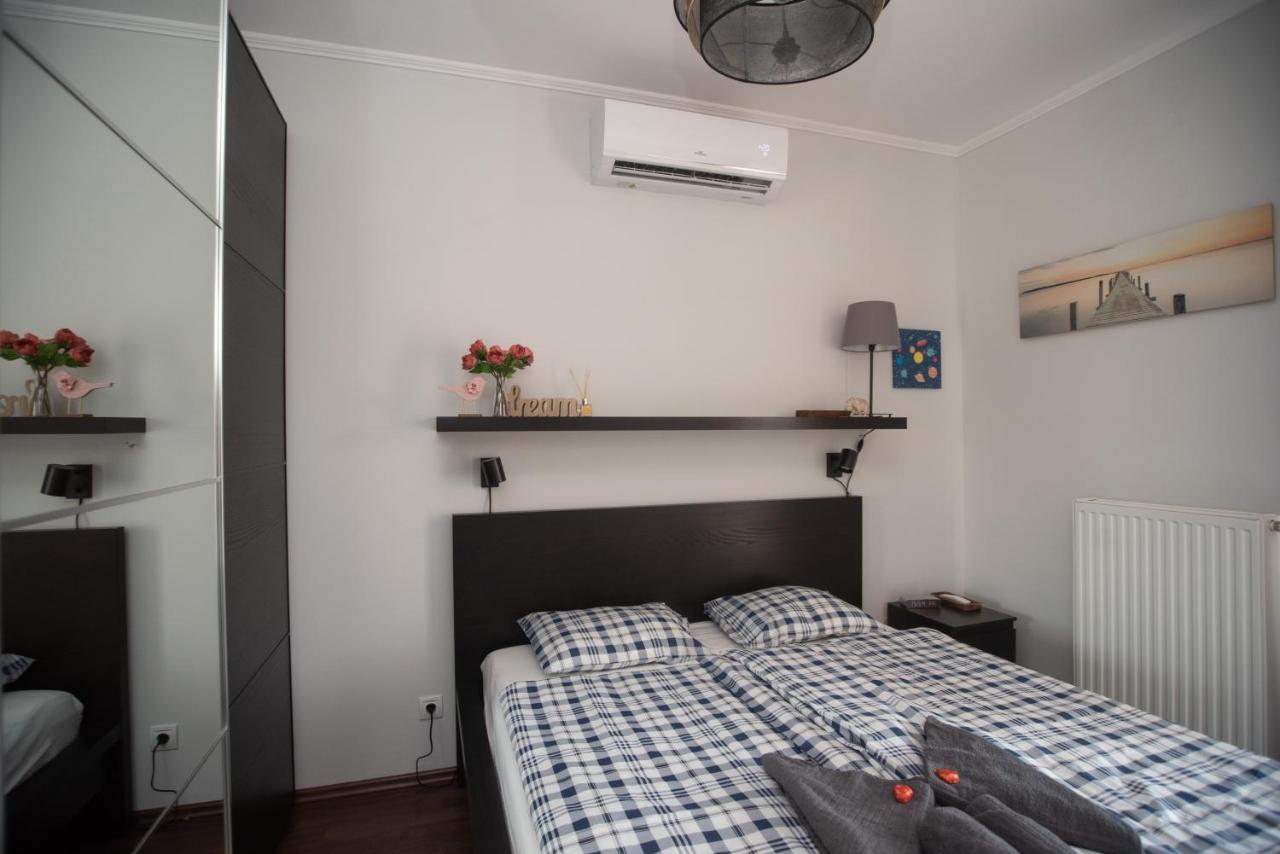 Sunny Home Near Bud With 2Br, Ac And Free Parking Vecses Luaran gambar