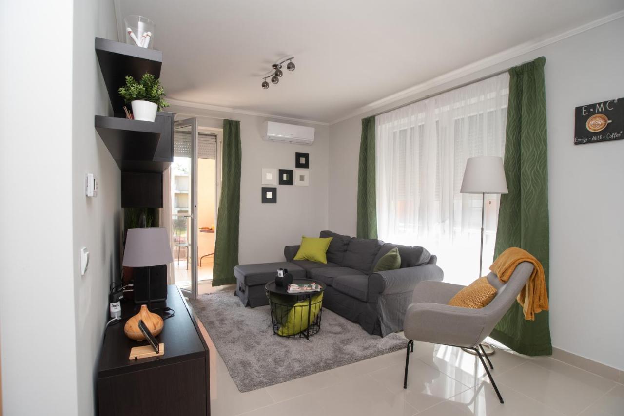 Sunny Home Near Bud With 2Br, Ac And Free Parking Vecses Luaran gambar